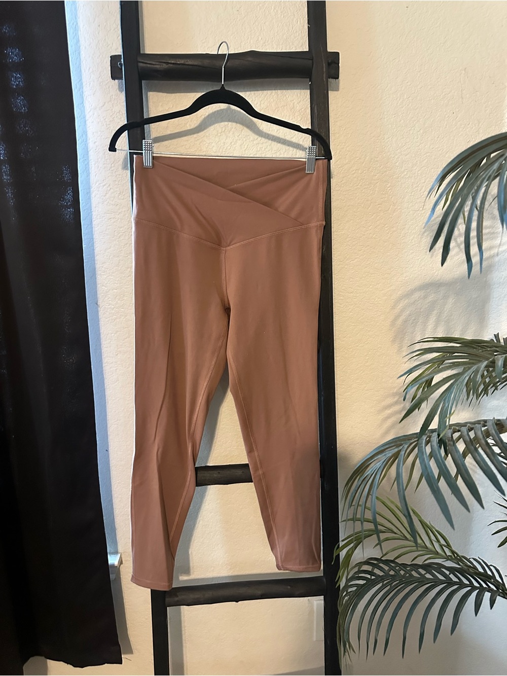 DSG High-Rise Cropped Leggings in Mauve Brown